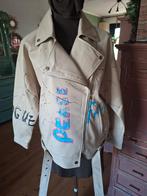 Lederlook jas creme beige met opdruk grafiti maat s m l, Ophalen of Verzenden, Nieuw, Maat 46/48 (XL) of groter, Beige