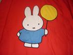 Rode deken met Nijntje erop die een gele ballon vast heeft, Ophalen of Verzenden, Zo goed als nieuw, 85 tot 100 cm, Deken