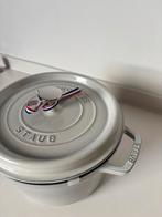 NIEUWE Staub white Truffle La cocotte stoofpan  Ø24cm., Gietijzer, Nieuw, Ophalen of Verzenden, D
