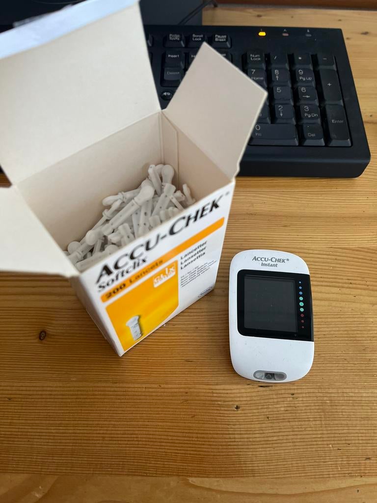 Accu-check bloedsuiker diabetes, Diversen, Verpleegmiddelen, Ophalen of Verzenden, Gebruikt