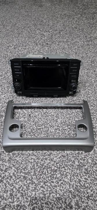 Originele polo 6c radio met frame beschikbaar voor biedingen