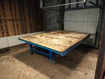 Kantel tafel, snij tafel, vlakke constructie werkbank beschikbaar voor biedingen
