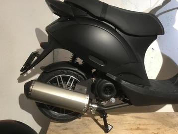 Uitlaat jamacrol Piaggio Zip vespa lx s sprint primavera beschikbaar voor biedingen