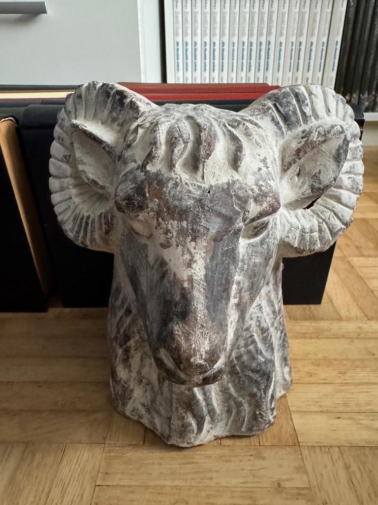 Beeld hoofd steenbok te koop, Ophalen of Verzenden, Zo goed als nieuw