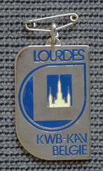 DRAAGSPELD LOURDES van KWB-KAV BELGIË - 4de ITEM GRATIS, Verzamelen, Speldjes, Pins en Buttons, Ophalen of Verzenden, Gebruikt