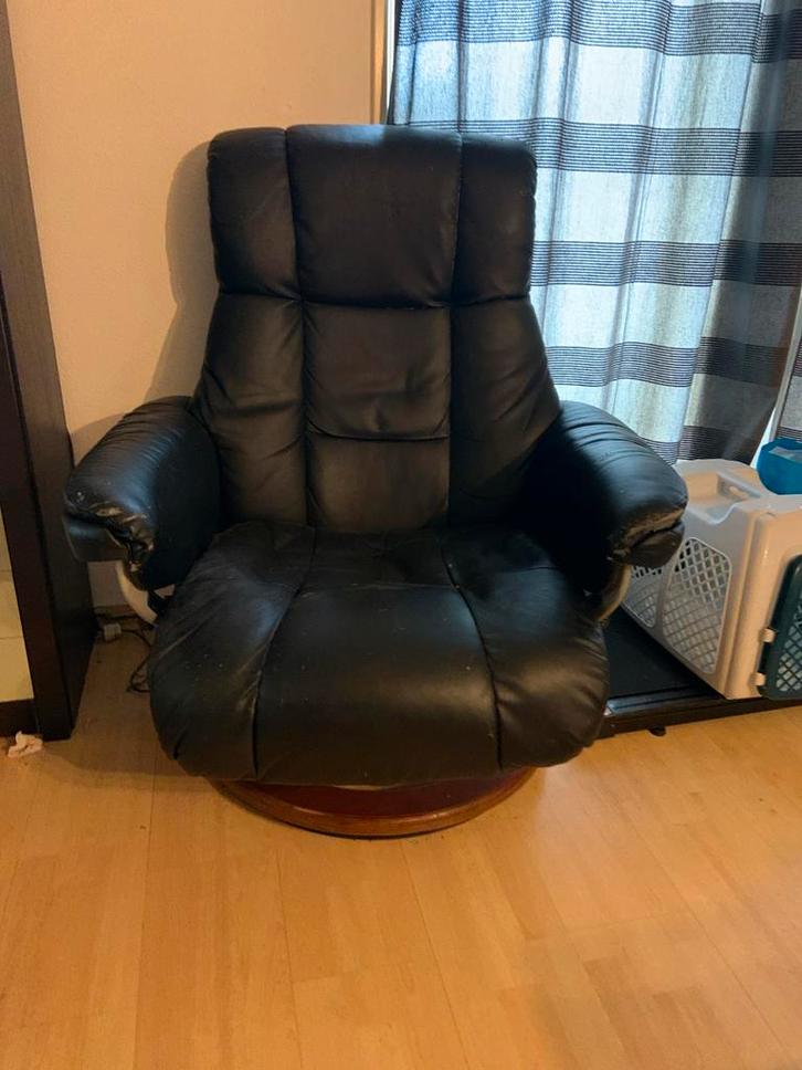 Zwarte leren fauteuil met draaivoet, Huis en Inrichting, Fauteuils, Gebruikt, Leer, 75 tot 100 cm, Ophalen