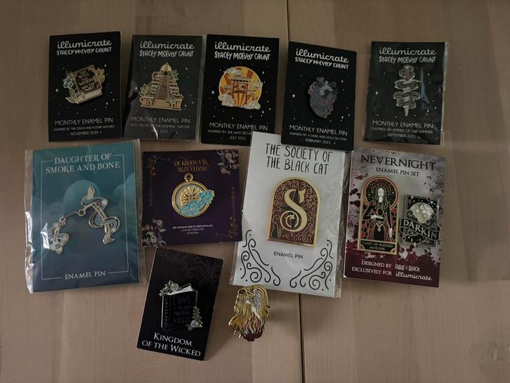 Bookish pin collection from Illumicrate and fairyloot, Boeken, Fantasy, Zo goed als nieuw, Ophalen of Verzenden