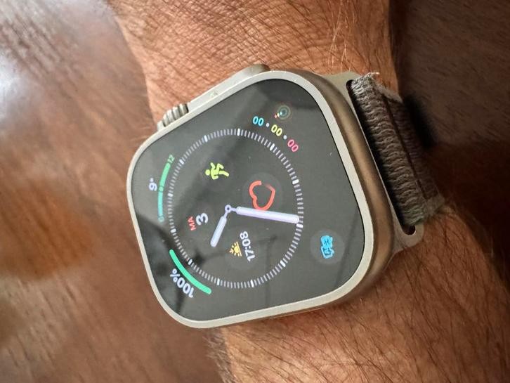 Apple Watch Ultra 2 + bandjes & doos, Sieraden, Tassen en Uiterlijk, Smartwatches, Zo goed als nieuw, iOS, Zilver, Afstand, Waterdicht