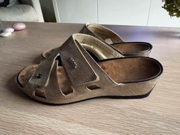 Mooie leren slippers van VITAL maat 41 beschikbaar voor biedingen