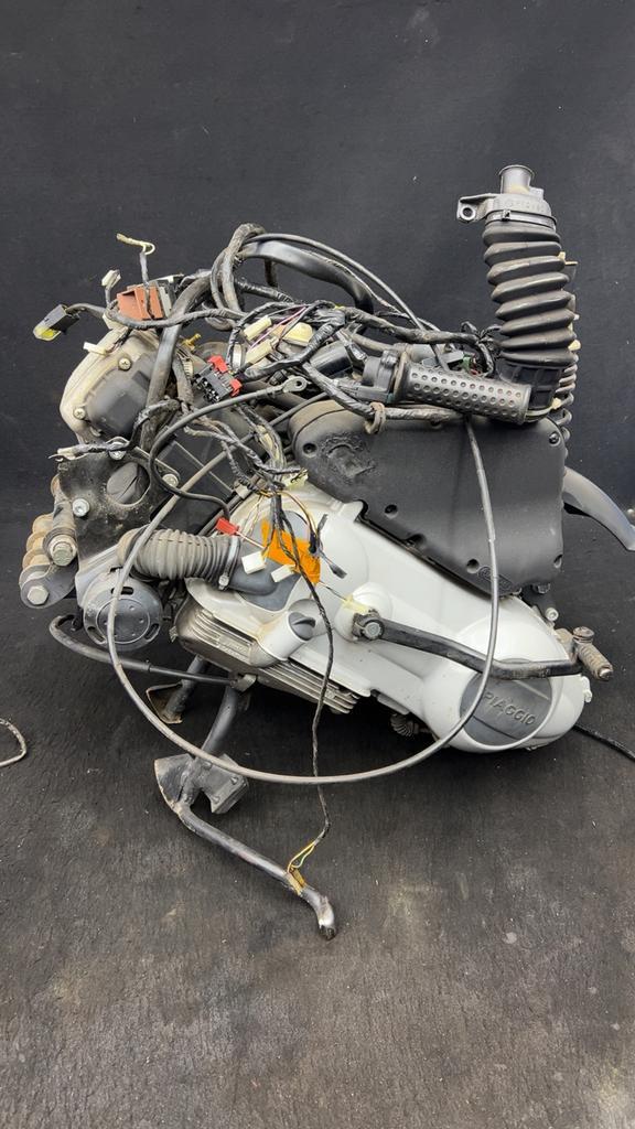 Piaggio zip 125 blok orgineel, Fietsen en Brommers, Brommeronderdelen | Algemeen, Gebruikt, Blok, Ophalen of Verzenden