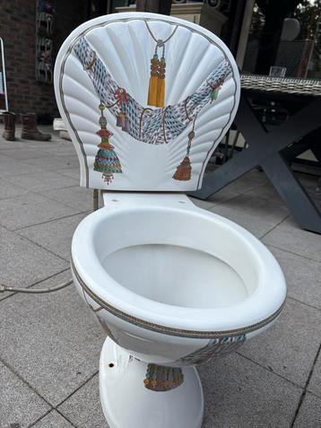 Decoratief Toilet met Bijzonder Design Porcelaine de Paris beschikbaar voor biedingen