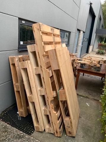 Houten pallets gratis af te halen in Kamerik beschikbaar voor biedingen
