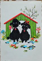 Poedels in relief (vilt?), Ophalen of Verzenden, 1940 tot 1960, Gelopen, Hond of Kat
