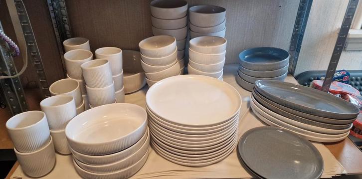 Divers ah royal van kempen en begeer servies borden kommen, Huis en Inrichting, Keuken | Servies, Zo goed als nieuw, Compleet servies