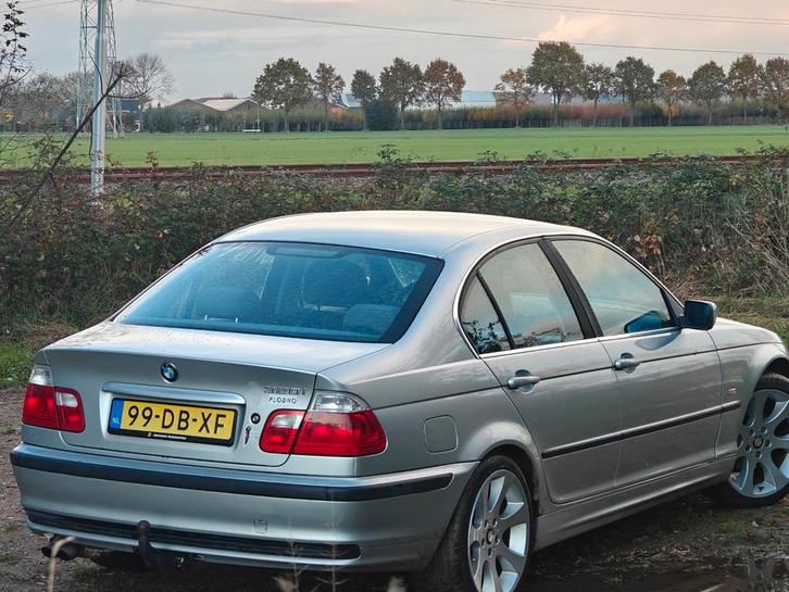 BMW 3-Serie 2.0 I 320 1999 Grijs, Auto's, BMW, Particulier, 3-Serie, Benzine, Sedan, Handgeschakeld, Origineel Nederlands, Zilver of Grijs