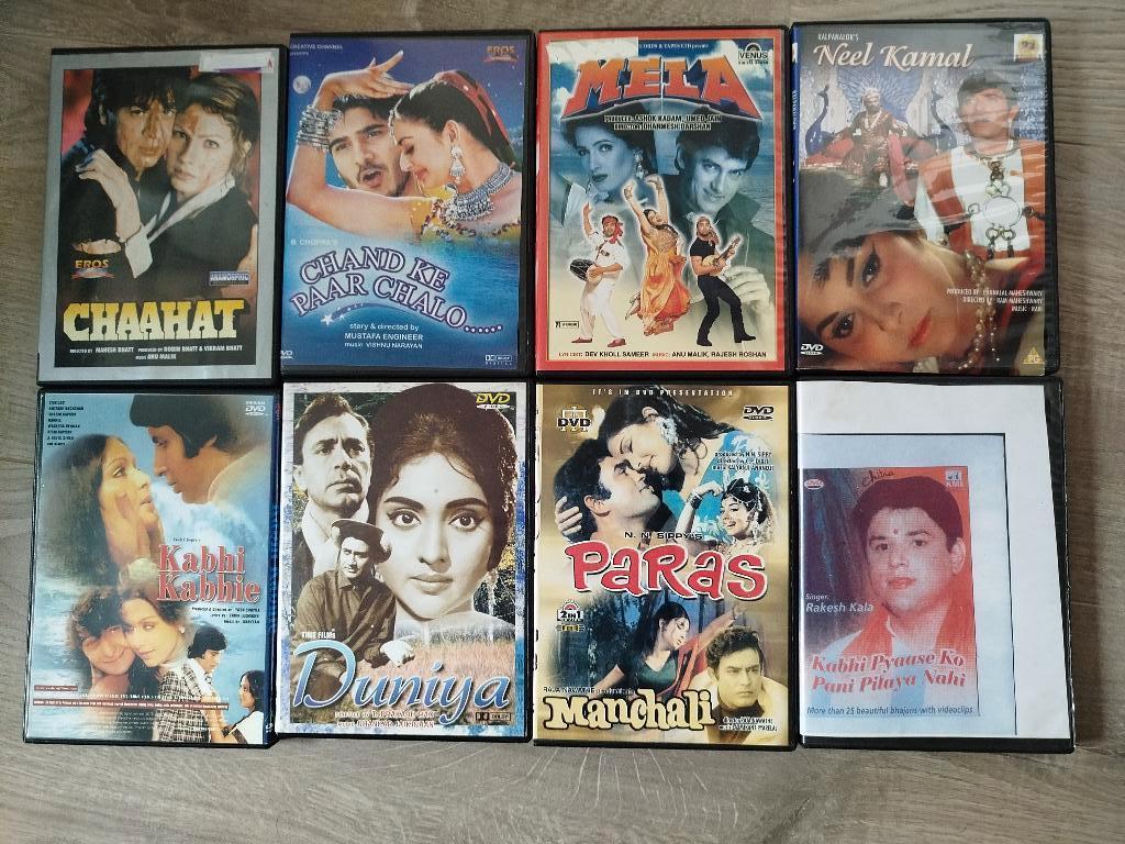Een stapel kleurrijke Bollywood DvD's SUPER HITS (uit India, Alle leeftijden, Ophalen of Verzenden, Zo goed als nieuw, Romantische komedie