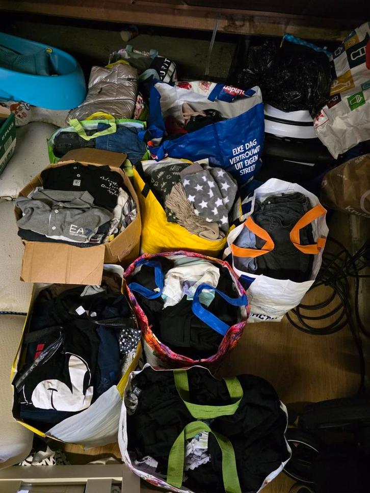 Grote partij dames- en kinderkleding tussen de 100-200,, Kleding | Heren, Heren-kledingpakketten, Gedragen, Overige maten, Ophalen