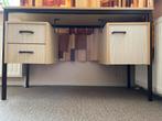 Mooi houten bureau met twee lades en kastje, Ophalen, Gebruikt, Bureau