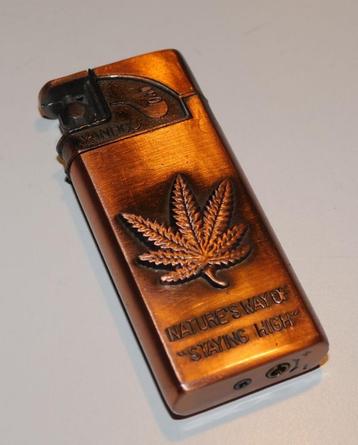 Mooie zware metalen aansteker, zie foto's beschikbaar voor biedingen