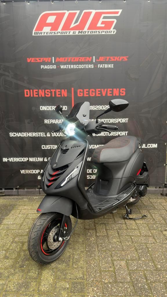ZGAN Piaggio zip 2021 Brom e5 45km GRATIS BEZORGD!!, Fietsen en Brommers, Scooters | Piaggio, Zo goed als nieuw, Zip, Maximaal 45 km/u