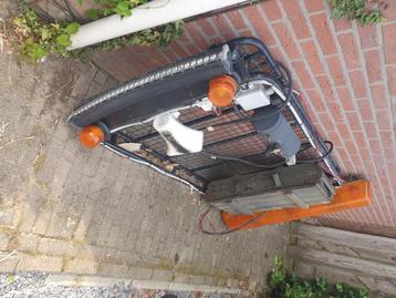 Roofrack met led bar, zwaailicht, etc. beschikbaar voor biedingen
