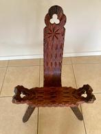 Vintage Spaanse kruk brutalist houten krukje jaren 60 stoel, Huis en Inrichting, Krukjes, N, Ophalen of Verzenden, N, Hout