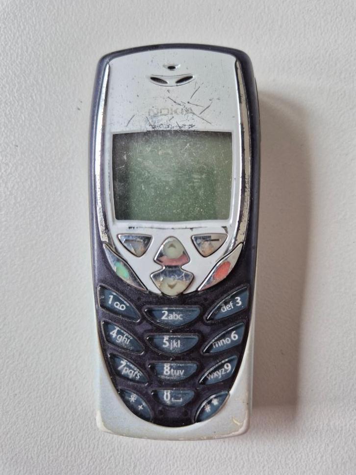Zeldzame Nokia 8310 blauw / rood gratis batterij.  vintage, Telecommunicatie, Mobiele telefoons | Nokia, Gebruikt, Zonder abonnement