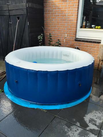 Opblaasbare Jacuzzi / Bubbelbad beschikbaar voor biedingen