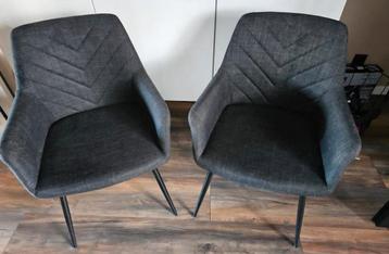 2 eetkamerstoelen  beschikbaar voor biedingen