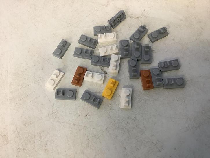 Lego plaat aangepast 1x2 met open O-clip aan de bovenkant, Kinderen en Baby's, Speelgoed | Duplo en Lego, Gebruikt, Lego, Losse stenen