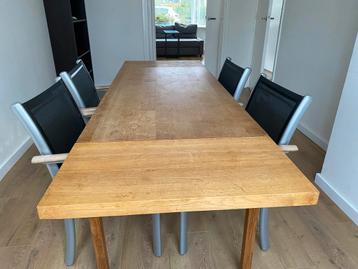Scandinavisch natuurlijk design modern eikenhouten eettafel beschikbaar voor biedingen