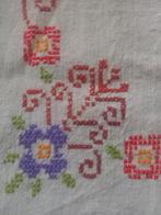 Zweeds geborduurd tafelkleed linnen met kant, Ophalen of Verzenden, Gebruikt, Rechthoek, Binnen