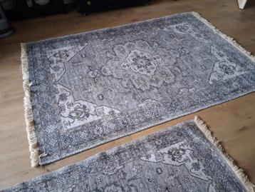 2 als nieuwe vloerkleden grijs 120 x 170 cm en 70 x 120cm beschikbaar voor biedingen