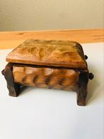 Vintage handgesneden jaren teak hout sieradendoosje, Ophalen of Verzenden