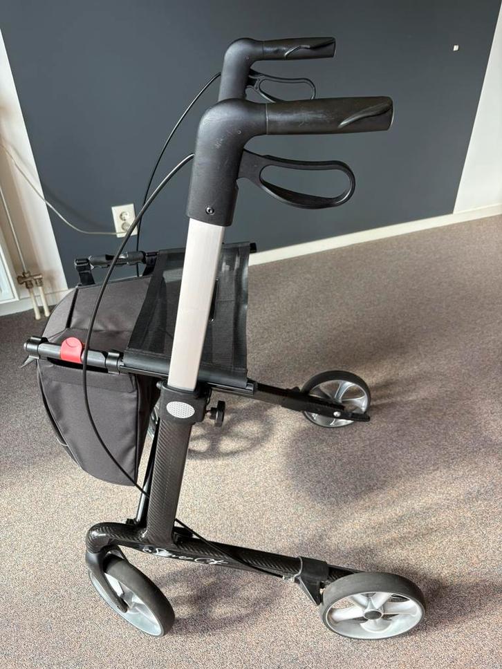 ROLLATOR SERVER CF  CARBON., Diversen, Rollators, Zo goed als nieuw, Lichtgewicht, Ophalen