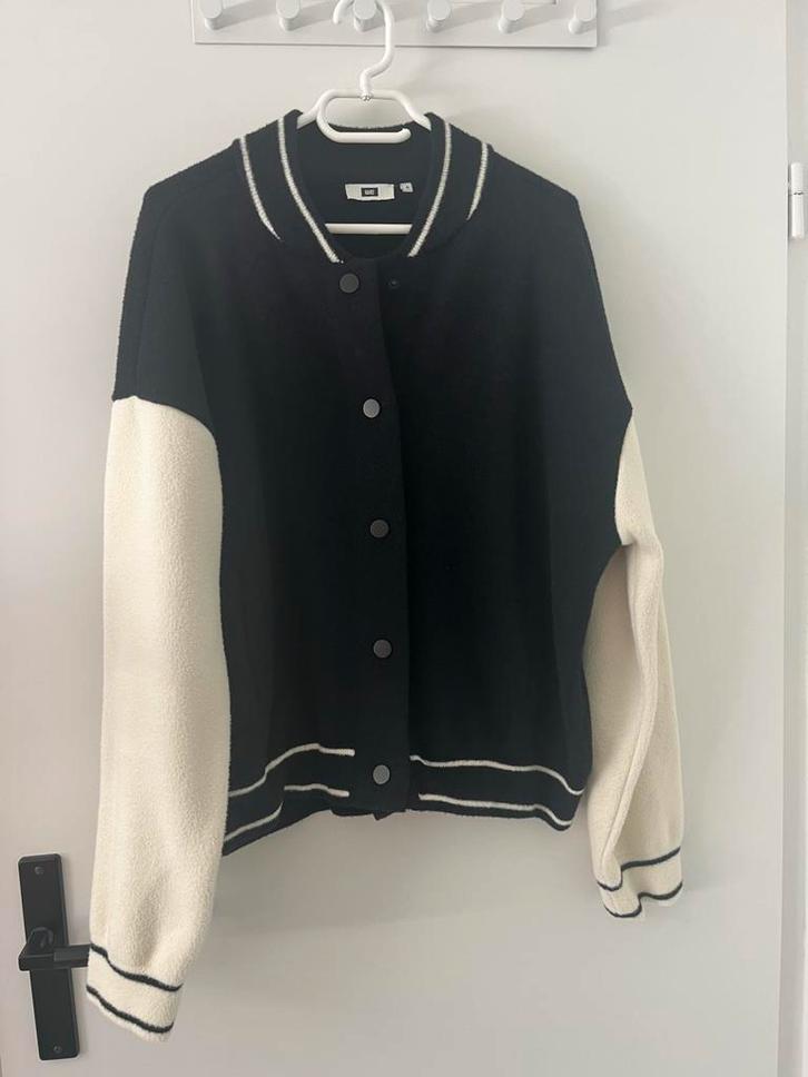 Zwart/wit bomber vest / jasje van We, Kleding | Dames, Truien en Vesten, Zo goed als nieuw, Maat 42/44 (L), Zwart, Ophalen of Verzenden