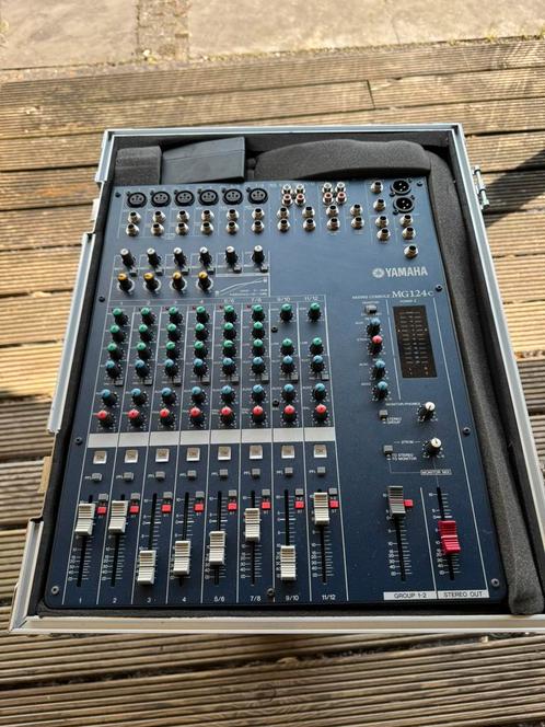 Yamaha 124 C mixer & mengpaneel, Muziek en Instrumenten, Mengpanelen, Gebruikt, 5 tot 10 kanalen, Ophalen of Verzenden