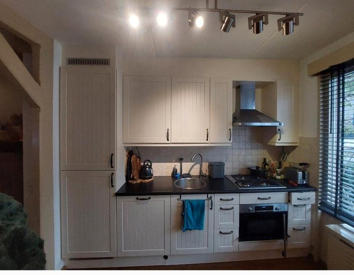 Complete keuken met inbouwapparatuur, Huis en Inrichting, Keuken | Complete keukens, Gebruikt, Enkelwandige keuken, Crème, Kunststof