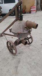 Mestpomp antiek, Ophalen