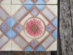 12 Antieke wandtegels met afbeelding in relief 15.4x15.4cm, Antiek en Kunst, Ophalen