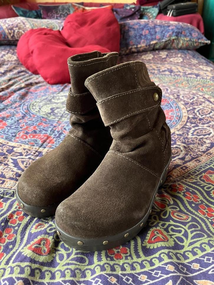 Super gave suéde Crocs laarzen maat 36/37 met hakje 54,99€, Kleding | Dames, Schoenen, Zo goed als nieuw, Lage of Enkellaarzen