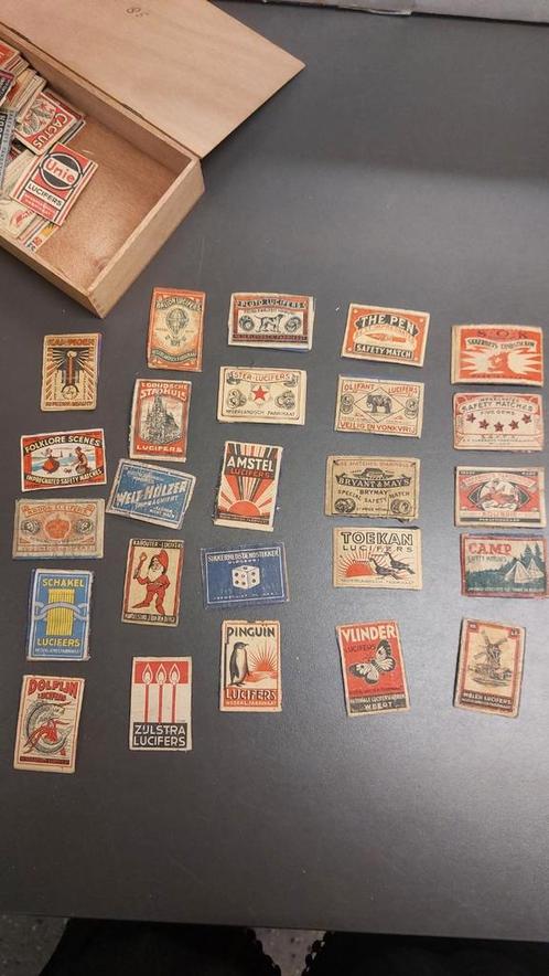 Verzameling vintage luciferdoosjes – 81 stuks
Voorkant, Verzamelen, Rookartikelen, Aanstekers en Luciferdoosjes, Gebruikt, Ophalen of Verzenden