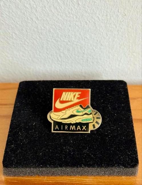 Nike Air Max Vintage Pin Sneakers Collector 90’s, Verzamelen, Speldjes, Pins en Buttons, Zo goed als nieuw, Speldje of Pin, Merk