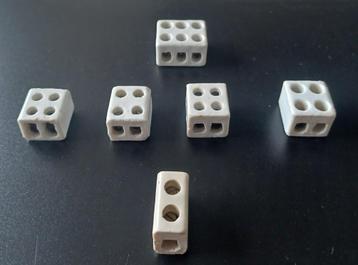 7 stuks antieke porseleinen kroonstenen beschikbaar voor biedingen