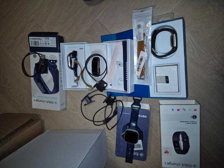 Diverse Fitbit charge 2, 4 en versa, Sieraden, Tassen en Uiterlijk, Smartwatches, Gebruikt, iOS, Zwart, Afstand, Calorieverbanding