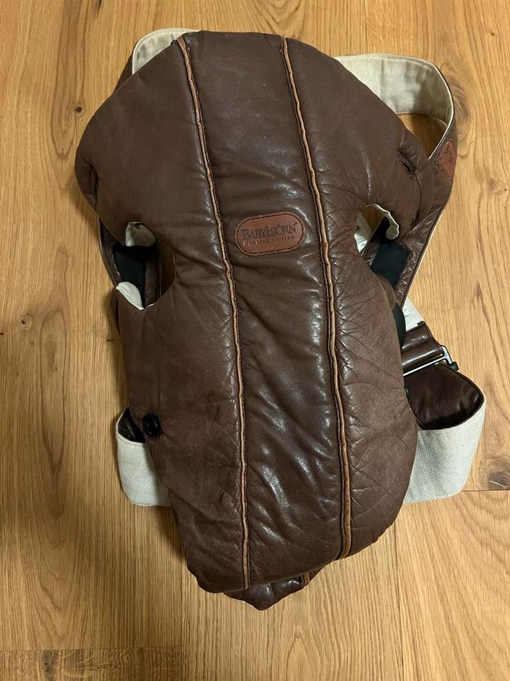 BabyBjörn Lederen Draagzak Limited Edition, Kinderen en Baby's, Babydragers en Draagdoeken, Gebruikt, Draagzak, Buik, Baby Björn