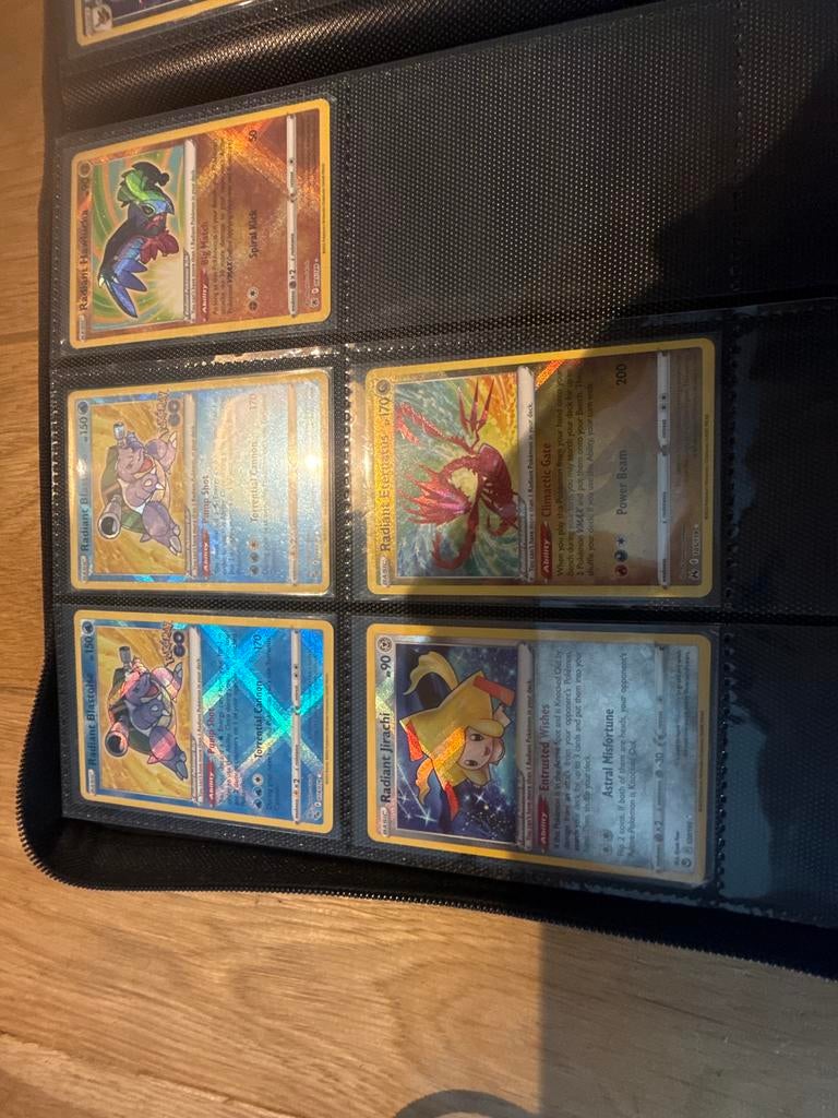 Zeldzame Radiant Pokémon Kaarten, Ophalen of Verzenden, Zo goed als nieuw, Losse kaart, Foil