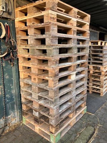 Europallets en gewone pallets leuk voor tuinmeubels beschikbaar voor biedingen