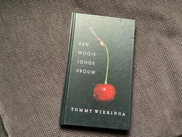🍒 Een mooie jonge vrouw - Tommy Wieringa beschikbaar voor biedingen