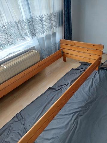 Mooie houten bed Compleet beschikbaar voor biedingen
